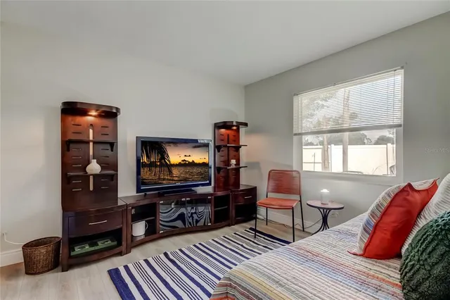a view of a livingroom and dining room