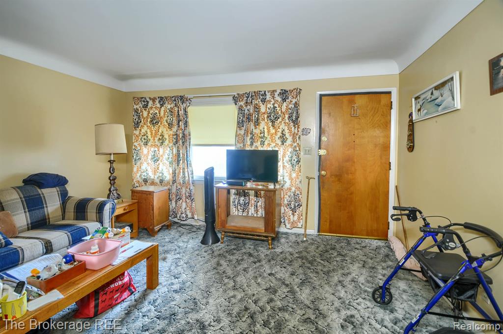 2420 North Linden Road Flint, MI 48504 - Photo 2 of 6 Gallery Image 2