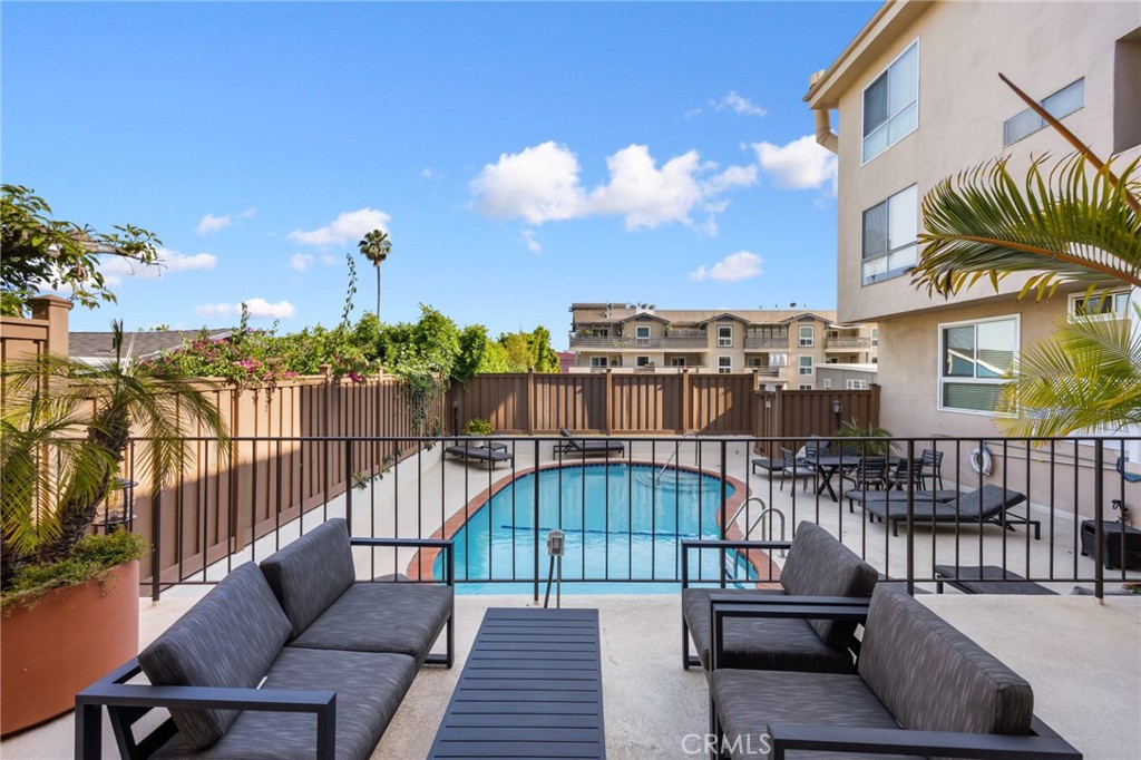 1010 Palm Avenue, Unit 207 West Hollywood, CA 90069 - Photo 18 of 21 a terrace with outdoor seating