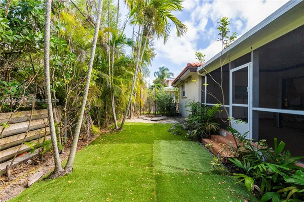 a view of backyard with garden