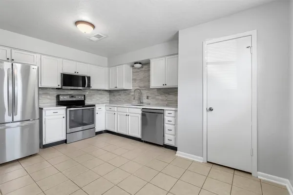 $1,800 | 4215 A Louetta Road, Spring, TX 77388