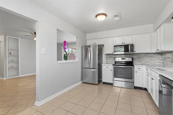 $1,800 | 4215 A Louetta Road, Spring, TX 77388