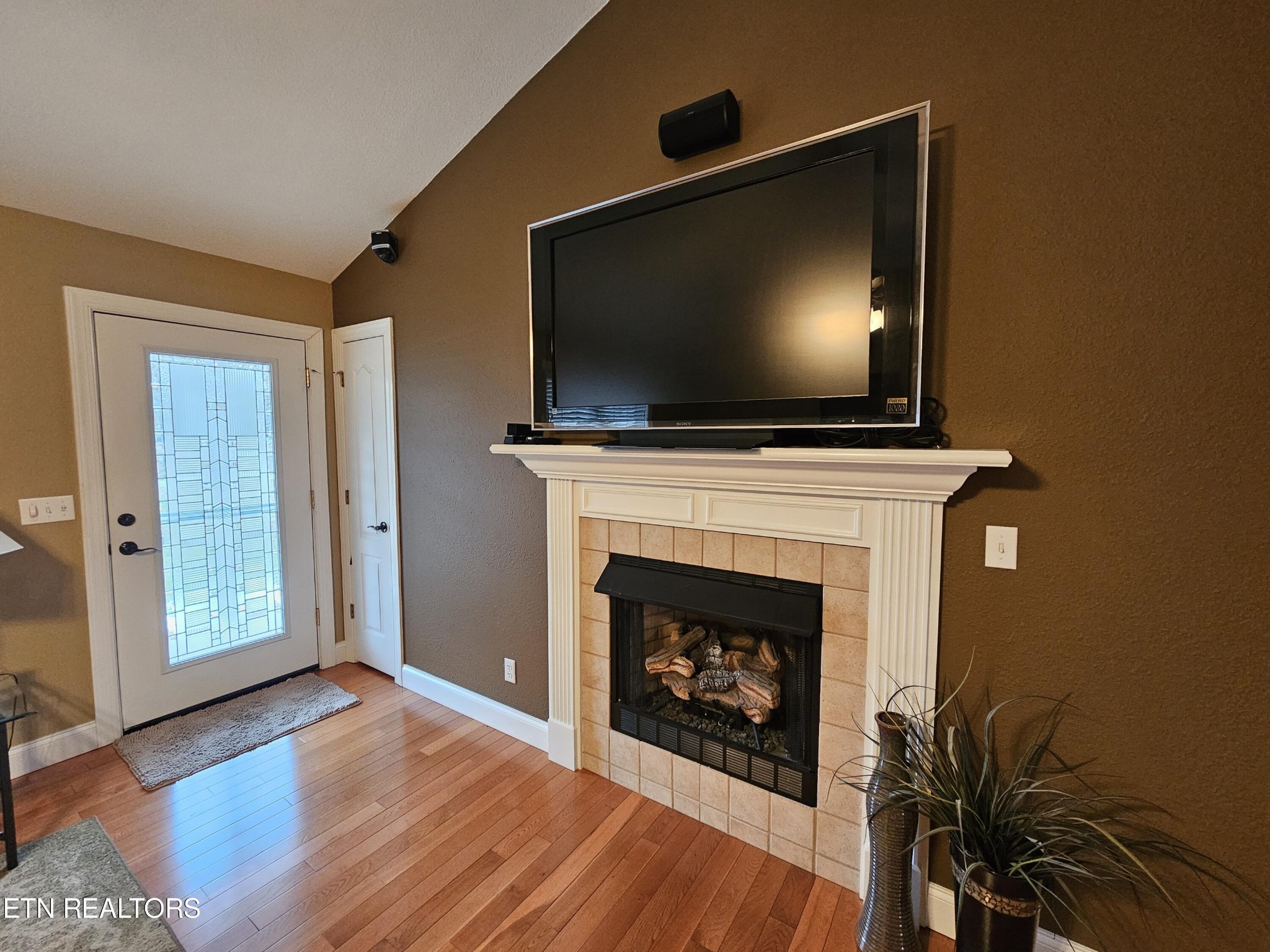 4218 Pea Ridge Road Maryville, TN 37804 - Photo 10 of 42 Gallery Image 10