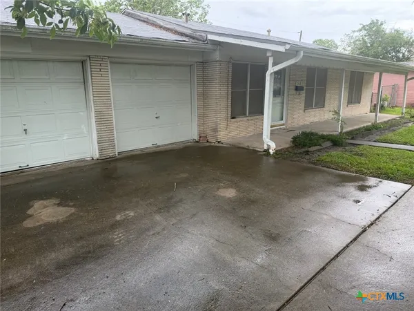 $130,000 | 306 Avalon Avenue, Port Lavaca, TX 77979