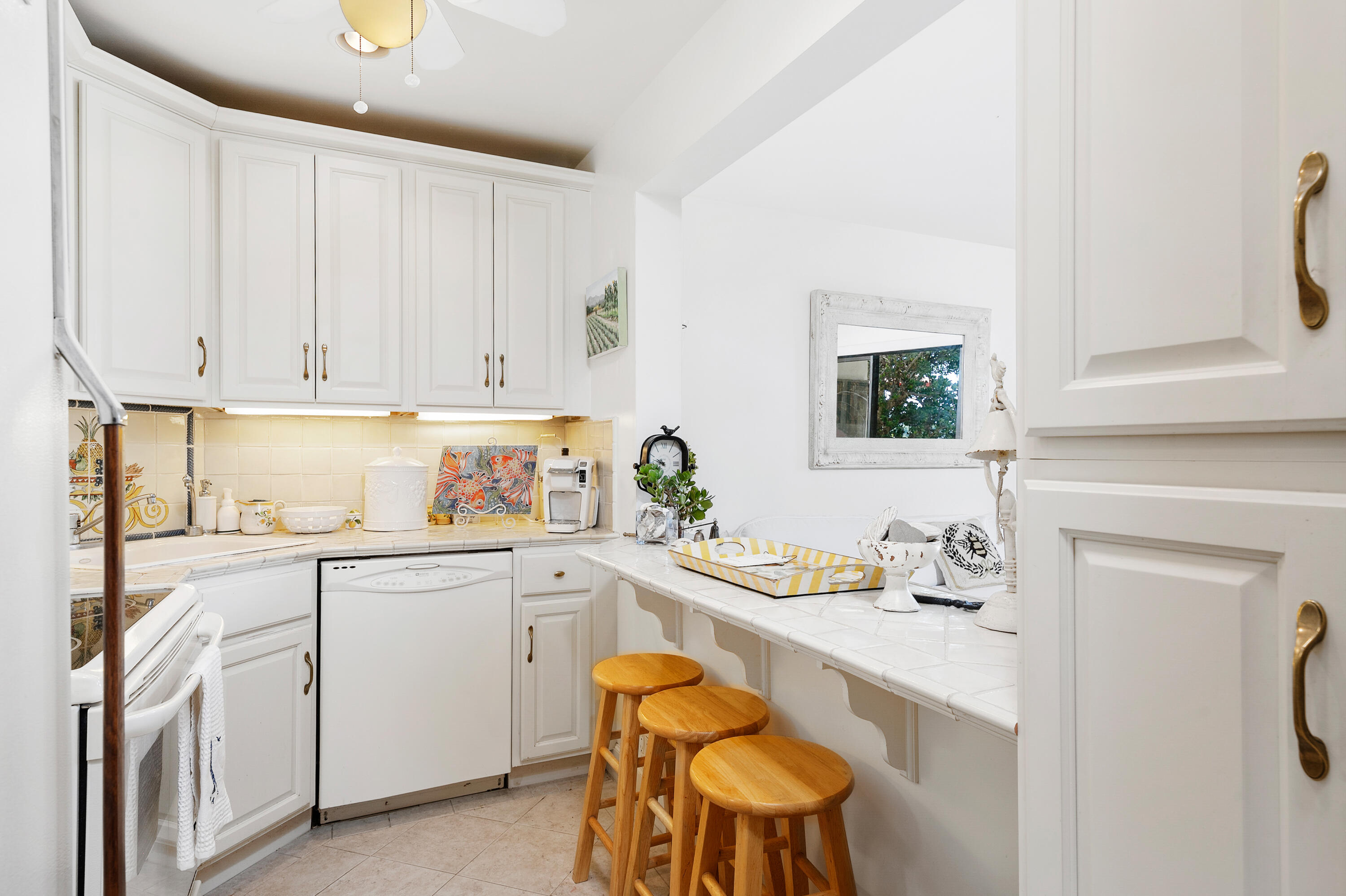 3375 Foothill Road, Unit 412 Carpinteria, CA 93013 - Photo 6 of 22 a kitchen that has a sink and chairs in it