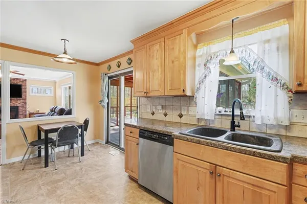 $455,995 | 6211 Oak Forest Court, Summerfield, NC 27358