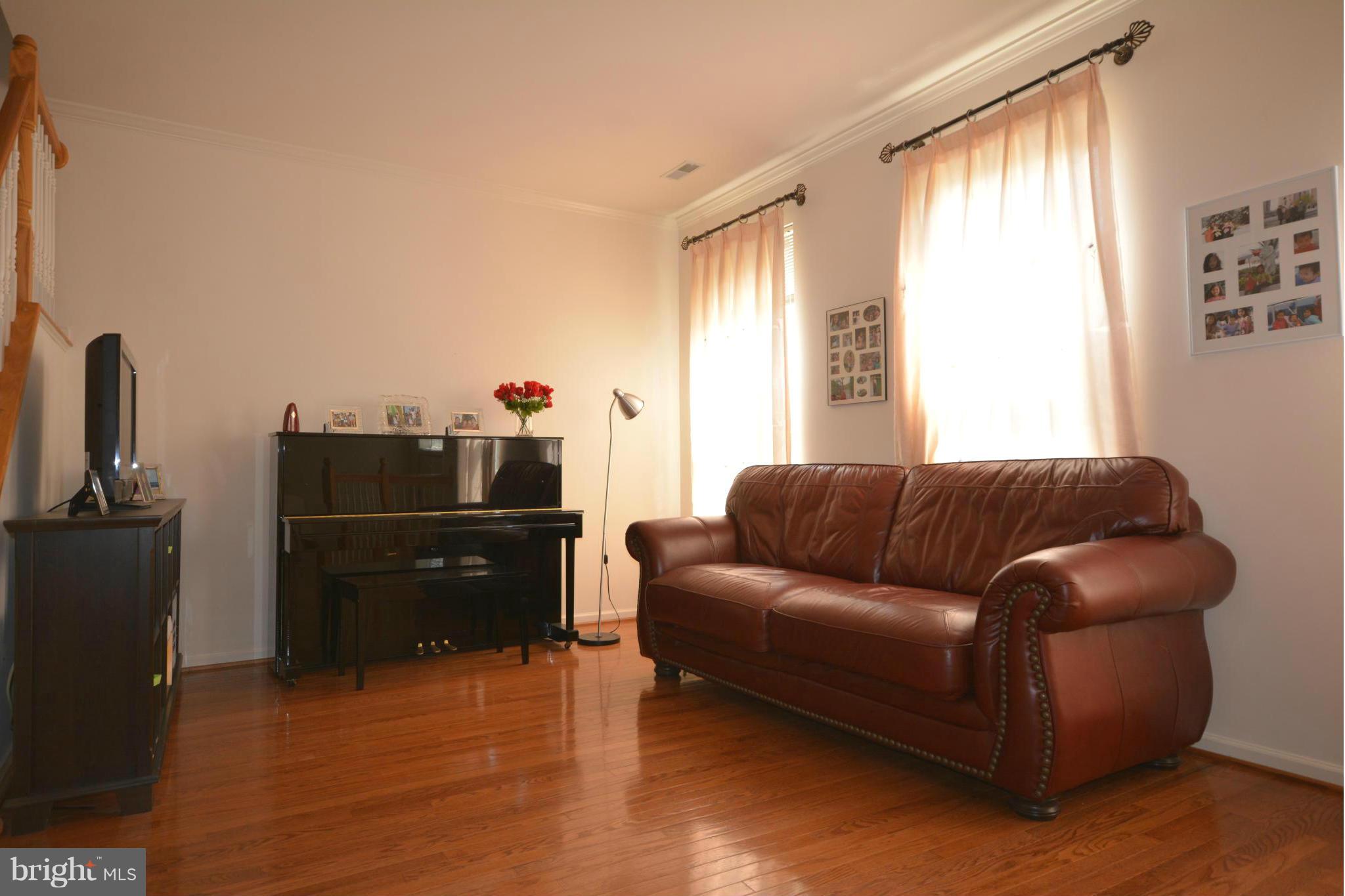 6 Case Street Gaithersburg, MD 20878 - Photo 8 of 30 Living Room 1