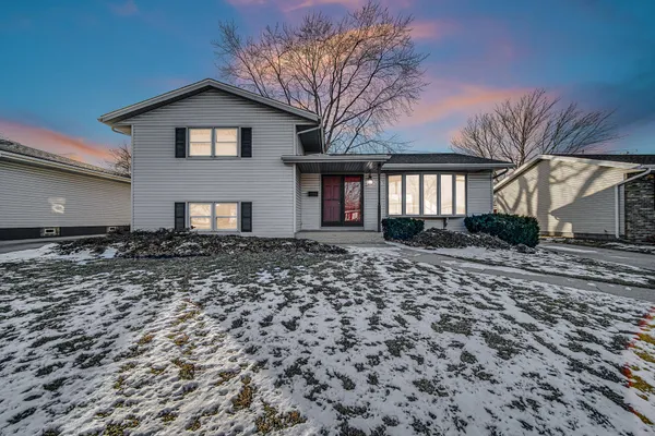 $386,000 | 9220 Wildwood Drive, Highland, IN 46322