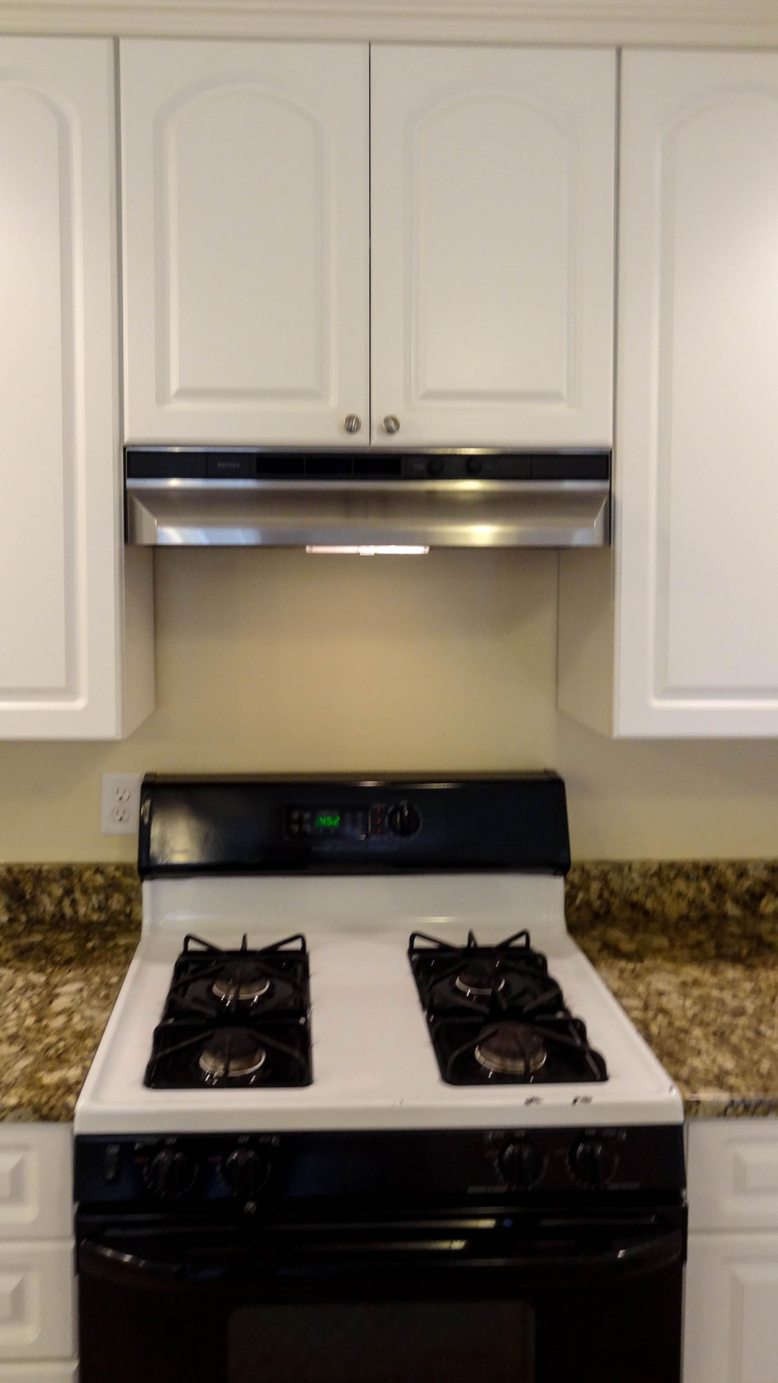 8215 Igou Gap Road Chattanooga, TN 37421 - Photo 15 of 23 Gas Range