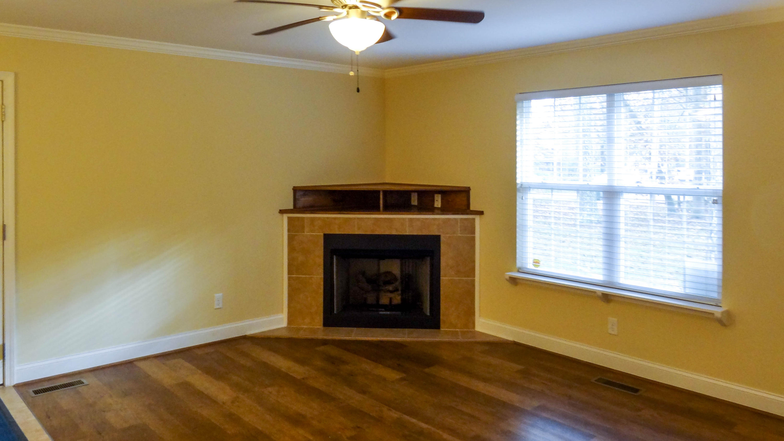 8215 Igou Gap Road Chattanooga, TN 37421 - Photo 7 of 23 Living Room