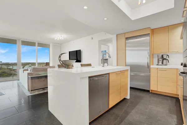 $7,500 | 1 North Ocean Boulevard, Unit 812, Pompano Beach, FL 33062