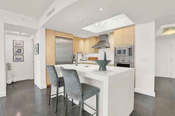 $7,500 | 1 North Ocean Boulevard, Unit 812, Pompano Beach, FL 33062