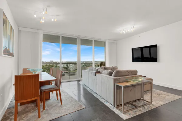 $7,500 | 1 North Ocean Boulevard, Unit 812, Pompano Beach, FL 33062