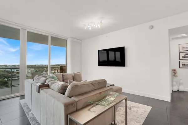 $7,500 | 1 North Ocean Boulevard, Unit 812, Pompano Beach, FL 33062