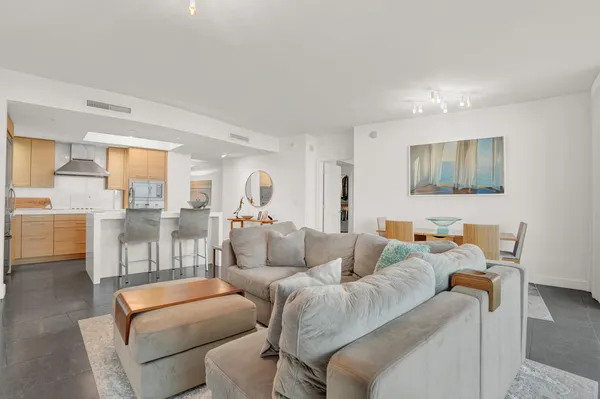 $7,500 | 1 North Ocean Boulevard, Unit 812, Pompano Beach, FL 33062