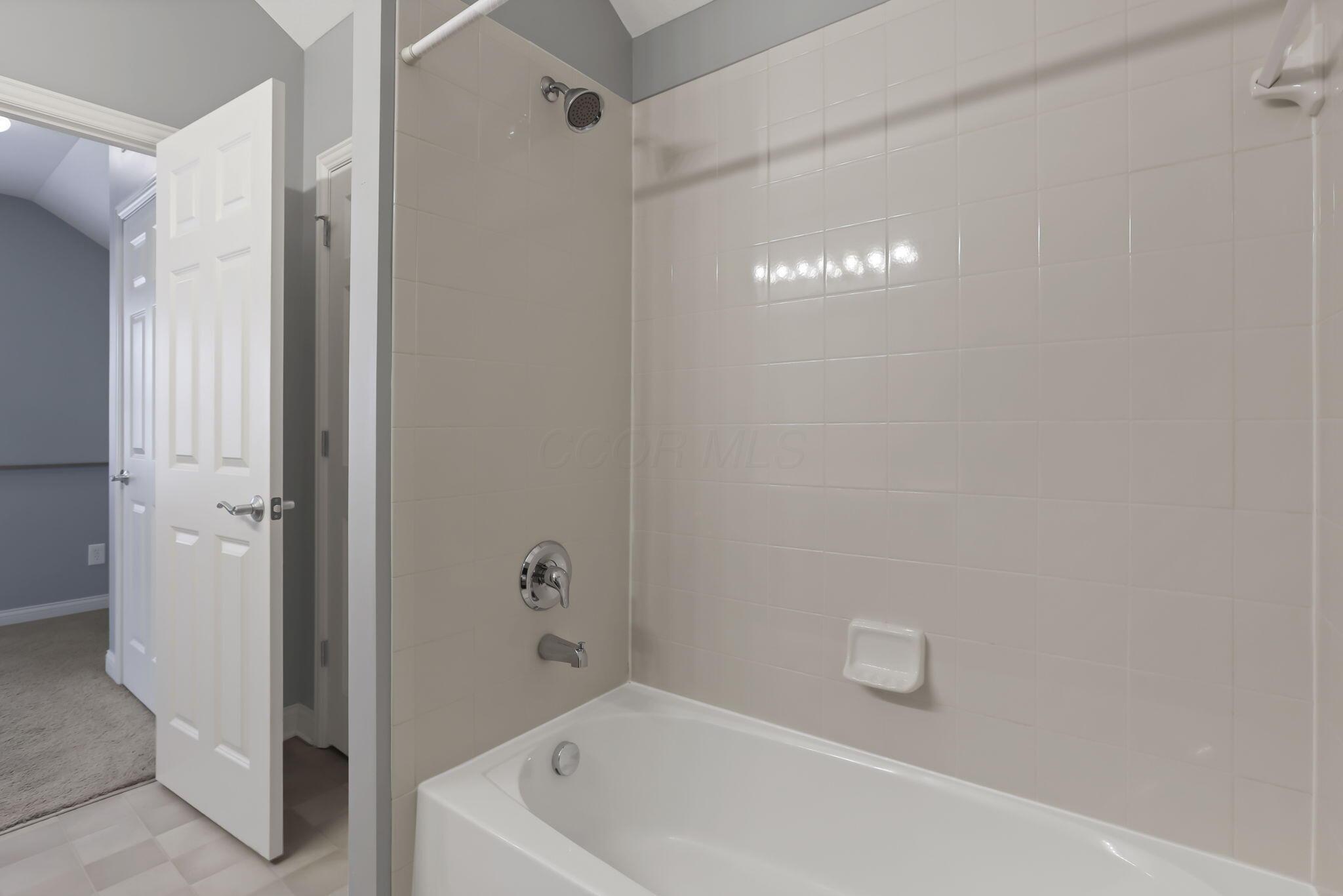 5621 Lantos Road Dublin, OH 43016 - Photo 42 of 56 42-web-or-mls-G02A5343