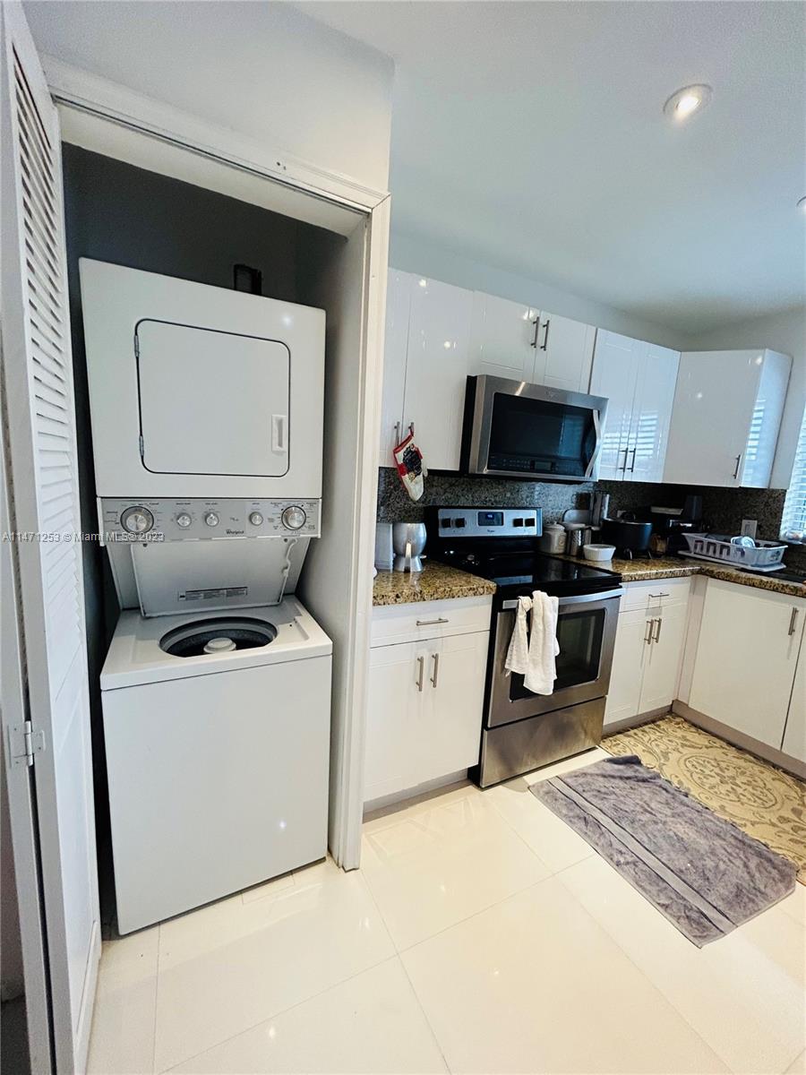 22795 Southwest 66th Avenue, Unit 205 Boca Raton, FL 33428 - Photo 15 of 33 a kitchen with a stove and a microwave
