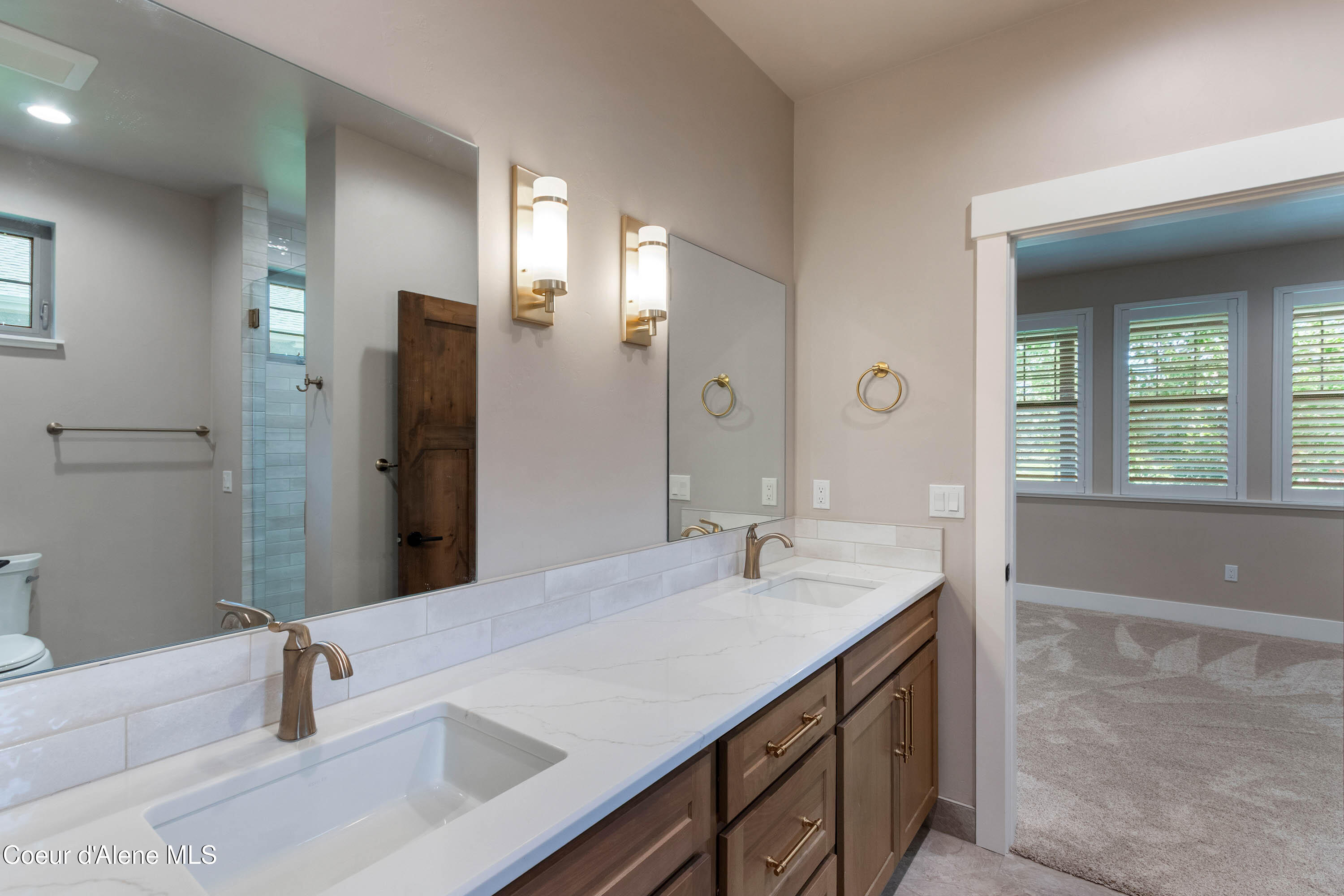 403 Slaveck Dover, ID 83825 - Photo 28 of 52 Jack and Jill Bathroom