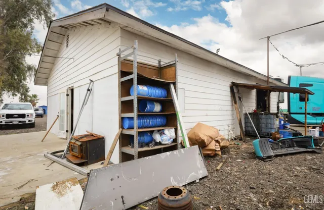 a view of a car park in front of house