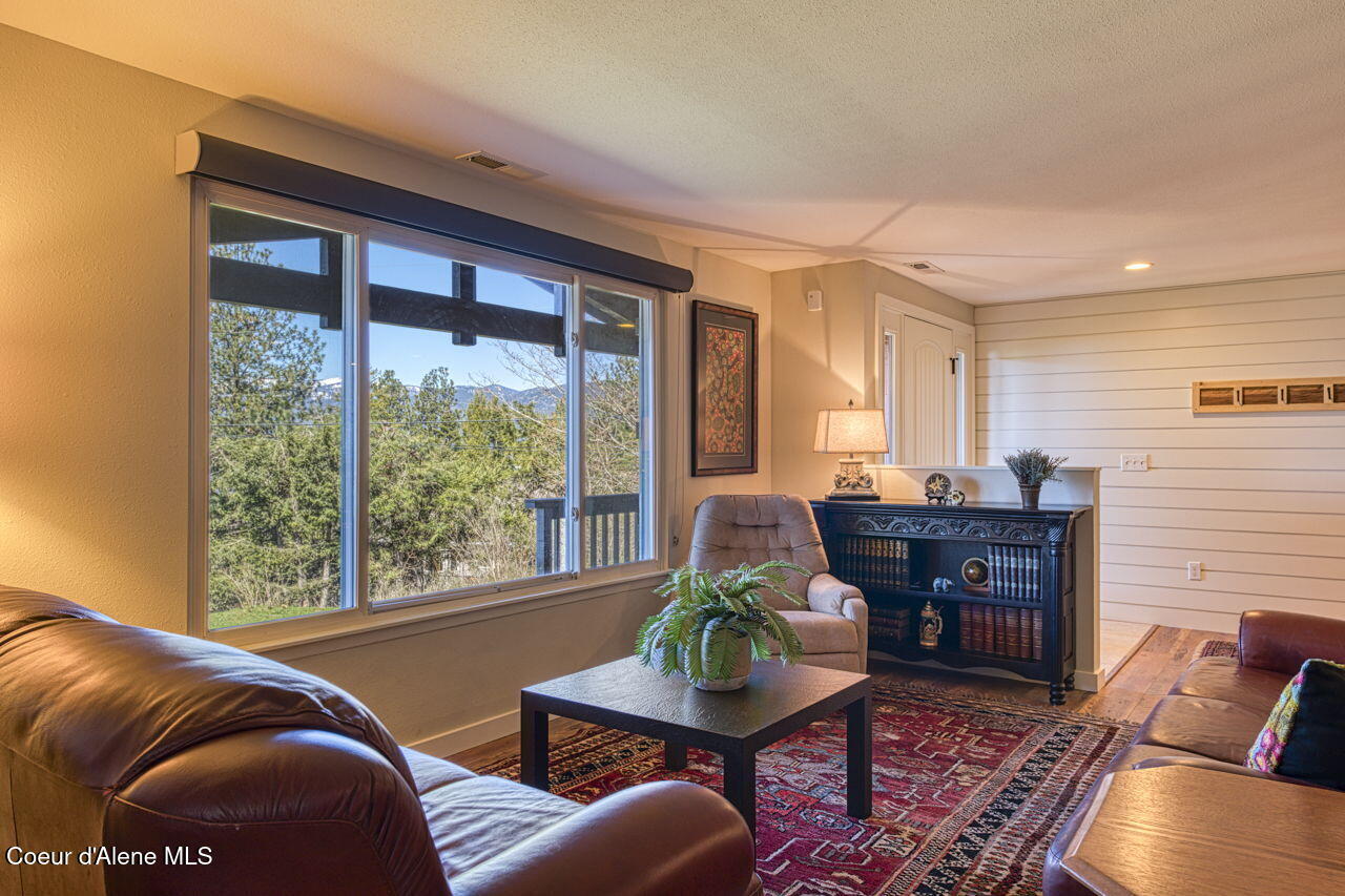 2310 Bottle Bay Road Sagle, ID 83860 - Photo 5 of 49 Living Room