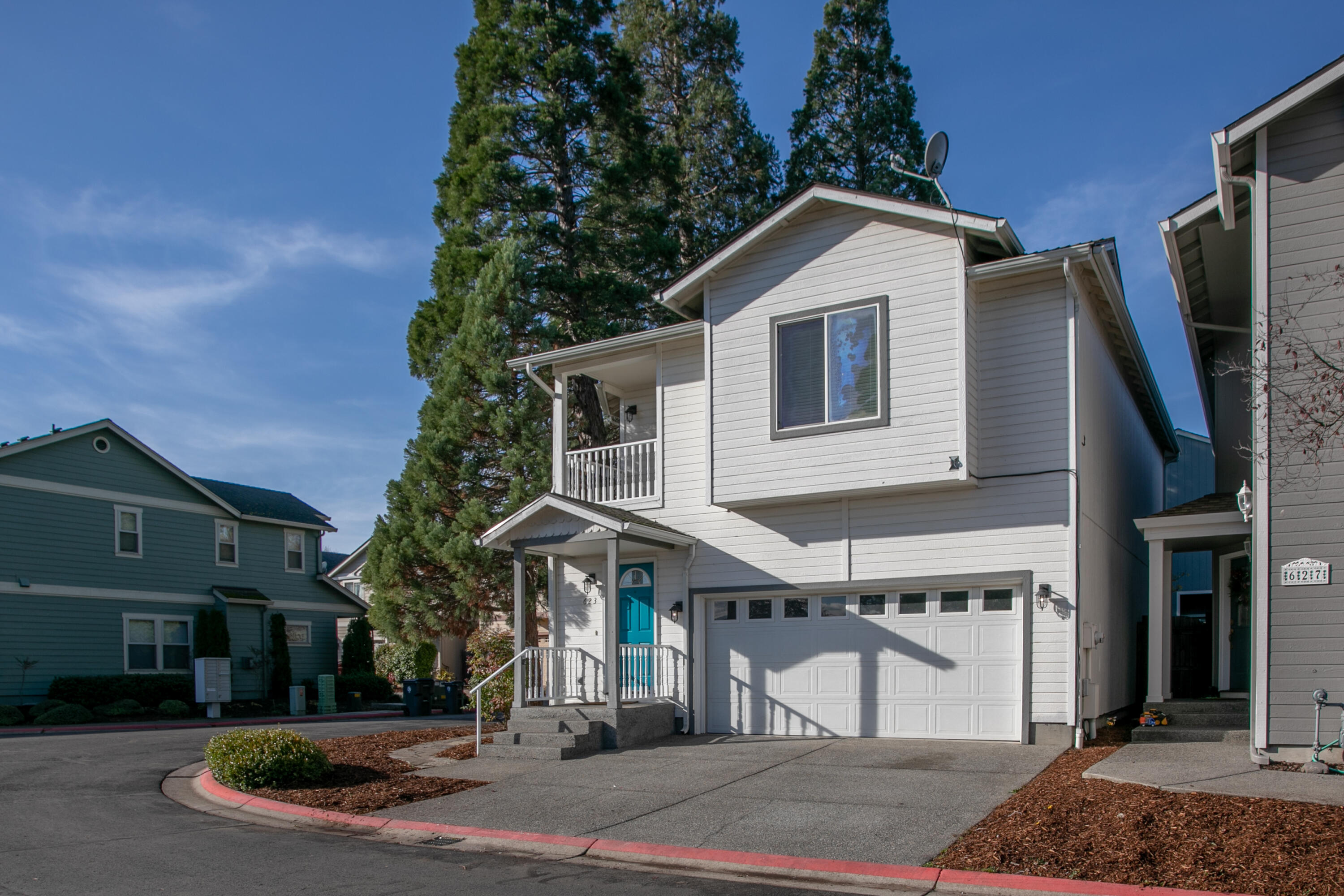 623 Shadow Way Central Point, OR 97502 - Photo 2 of 37 Shadow632-7481