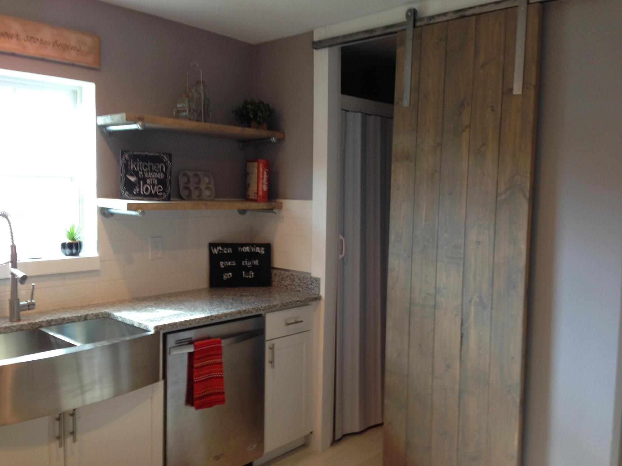 5350 Bennett Road Chattanooga, TN 37412 - Photo 10 of 34 Kitchen Closet