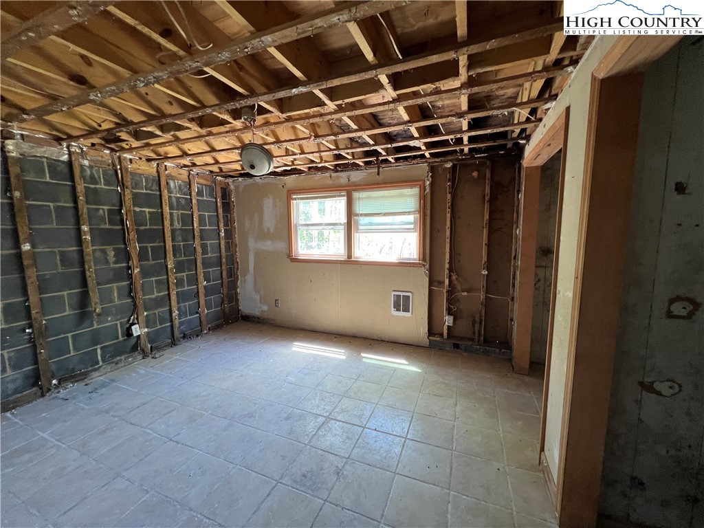 686 Will Perry Road Vilas, NC 28692 - Photo 12 of 15 Gallery Image 12
