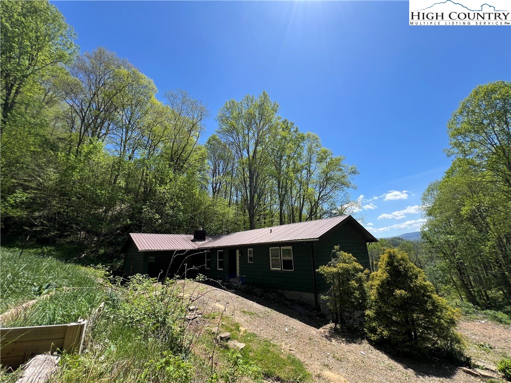 686 Will Perry Road Vilas, NC 28692 - Photo 2 of 15 Gallery Image 2
