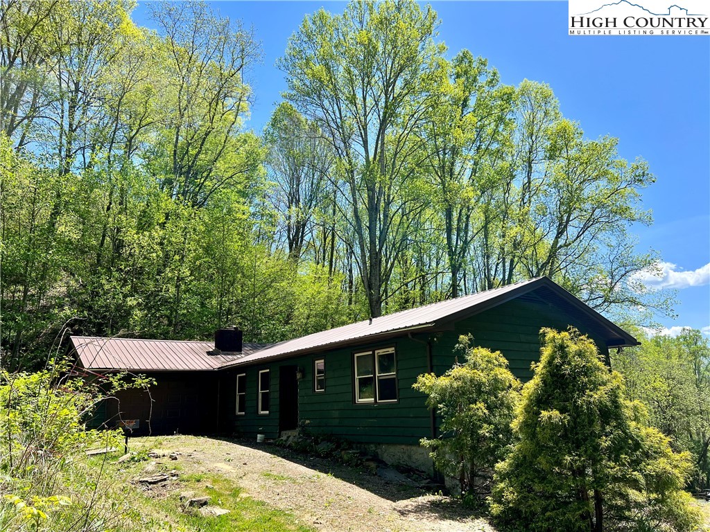 686 Will Perry Road Vilas, NC 28692 - Photo 3 of 15 Gallery Image 3