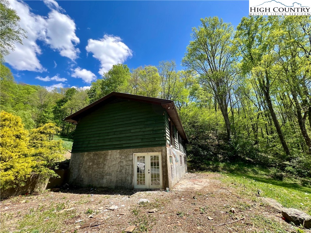 686 Will Perry Road Vilas, NC 28692 - Photo 4 of 15 Gallery Image 4