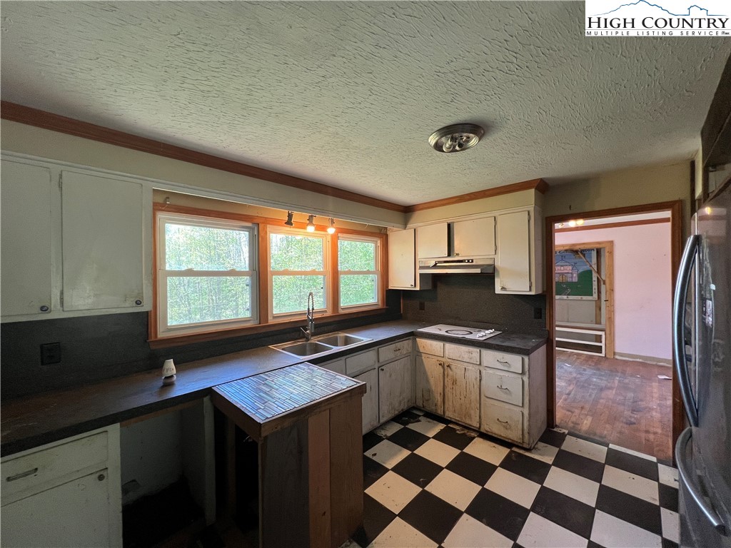 686 Will Perry Road Vilas, NC 28692 - Photo 7 of 15 Gallery Image 7