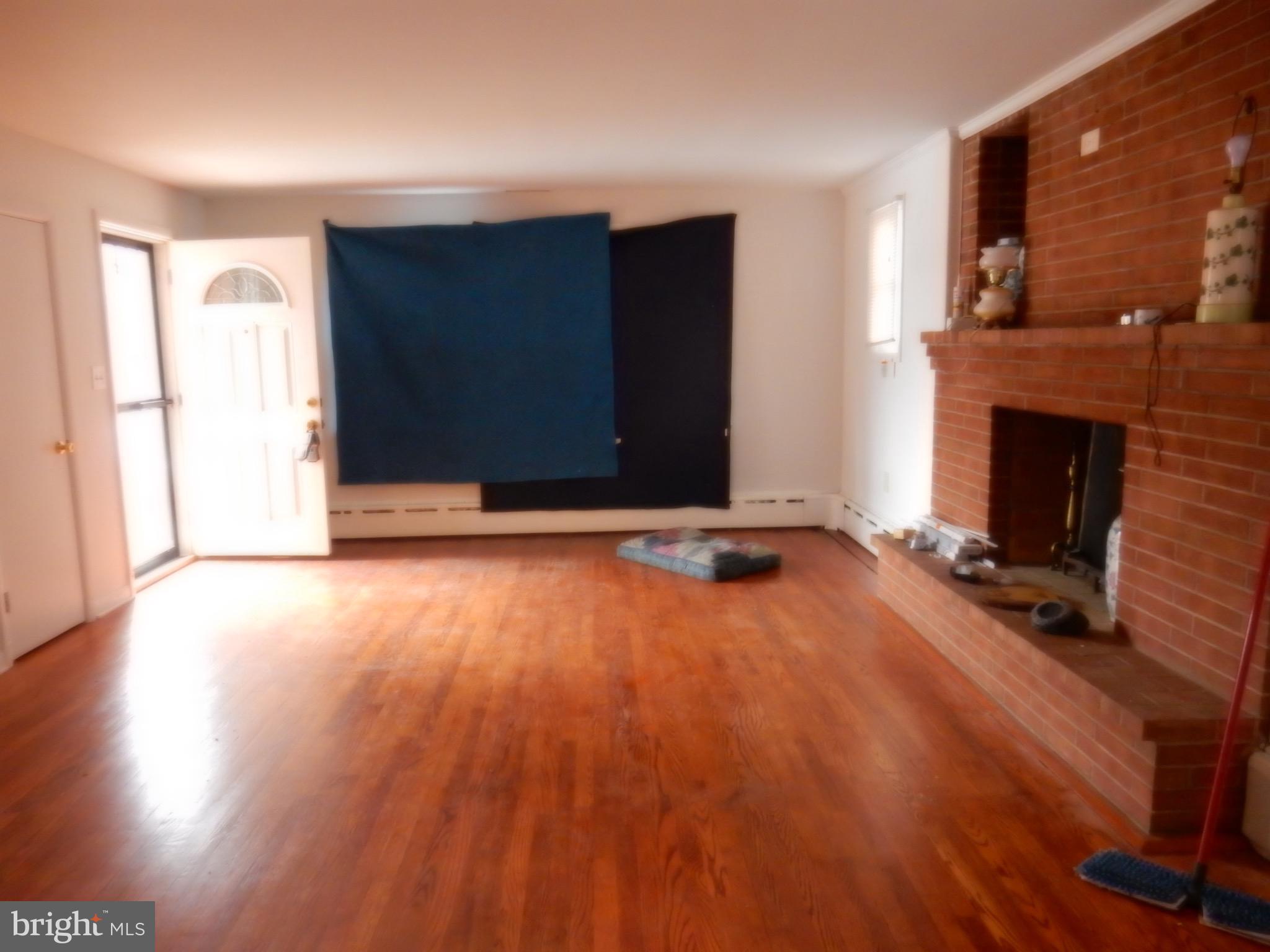 7100 Old Harford Road Baltimore, MD 21234 - Photo 4 of 18 Living Room