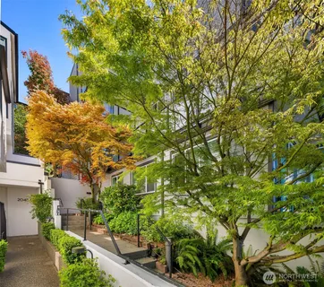 $610,000 | 2040 13th Avenue West, Unit 33, Seattle, WA 98119