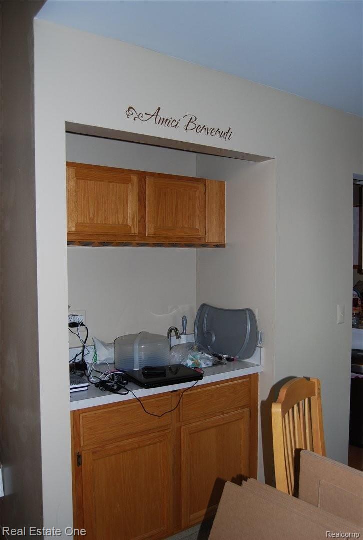 3371 Donley Avenue Rochester, MI 48309 - Photo 7 of 19 7 Bar area in Dining Room