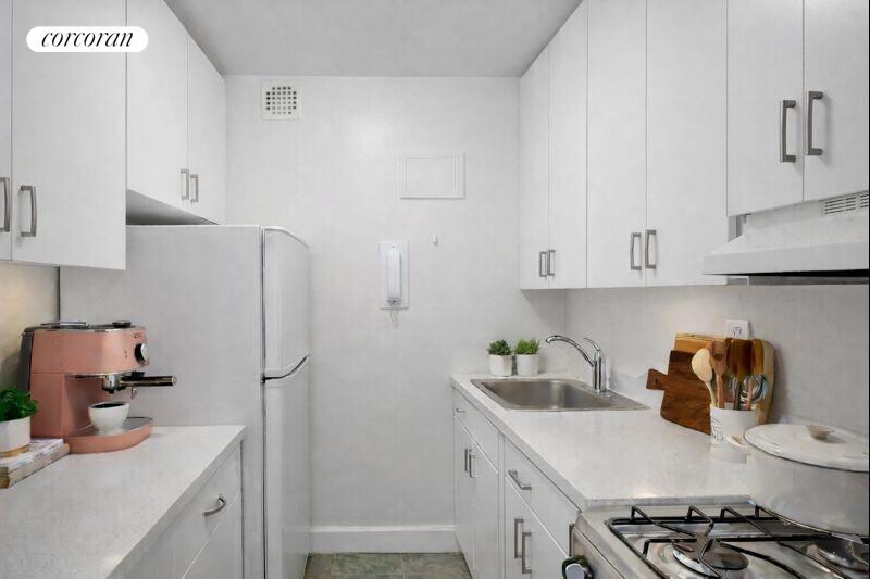 209 East 56th Street, Unit 2K Manhattan, NY 10022 - Photo 4 of 10