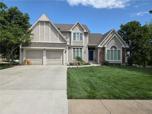 $435,000 | 602 Ridgewood Drive, Raymore, MO 64083