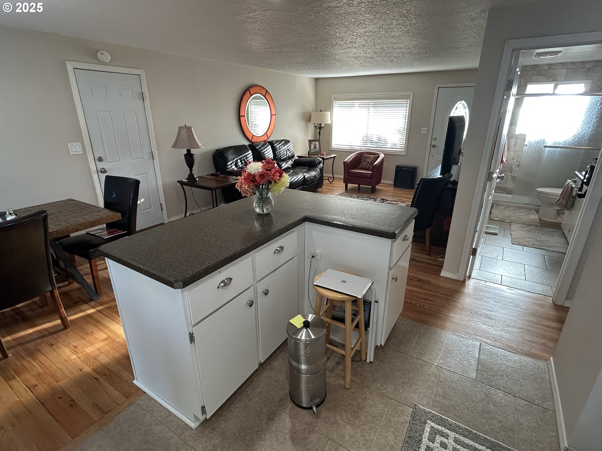 1753 Jansen Way Woodburn, OR 97071 - Photo 4 of 17 a living room with furniture a mirror and a window