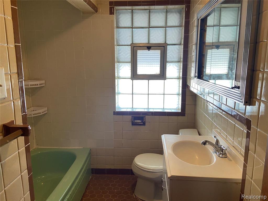 6318 Schaefer Road Dearborn, MI 48126 - Photo 11 of 16