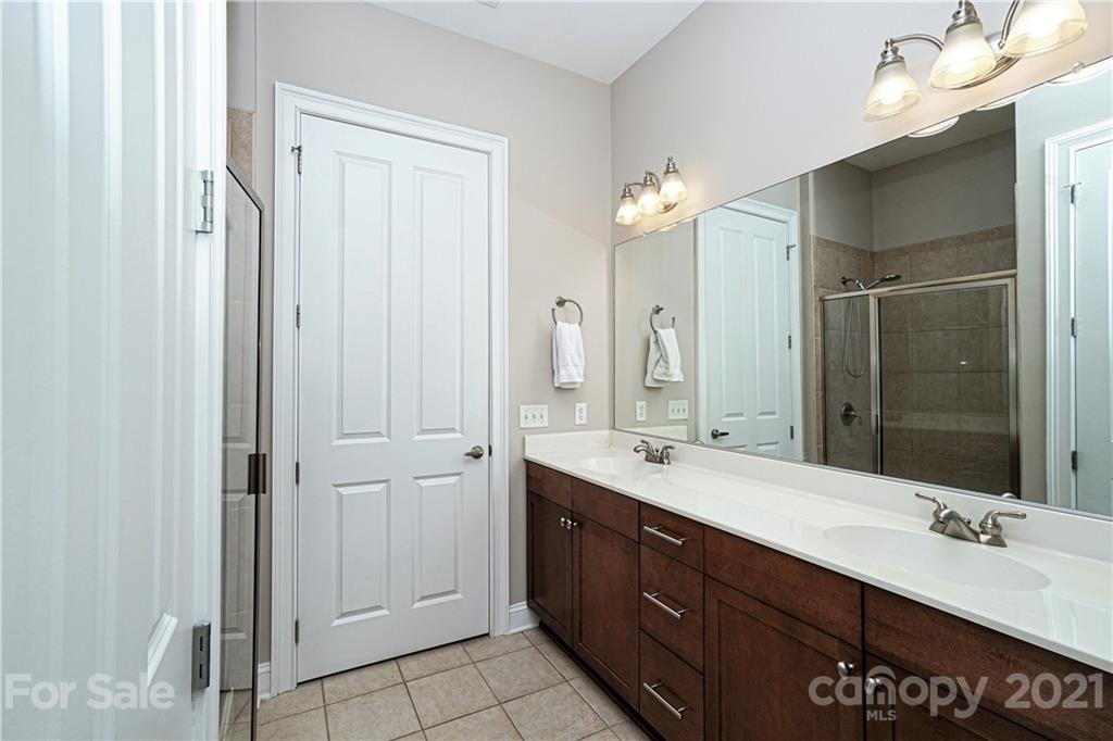 5425 Closeburn Road, Unit 103 Charlotte, NC 28210 - Photo 20 of 39 a bathroom with a double vanity sink mirror and double