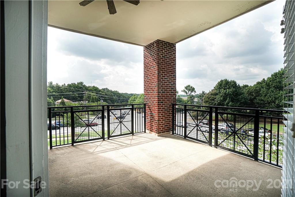 5425 Closeburn Road, Unit 103 Charlotte, NC 28210 - Photo 31 of 39 a balcony with street view