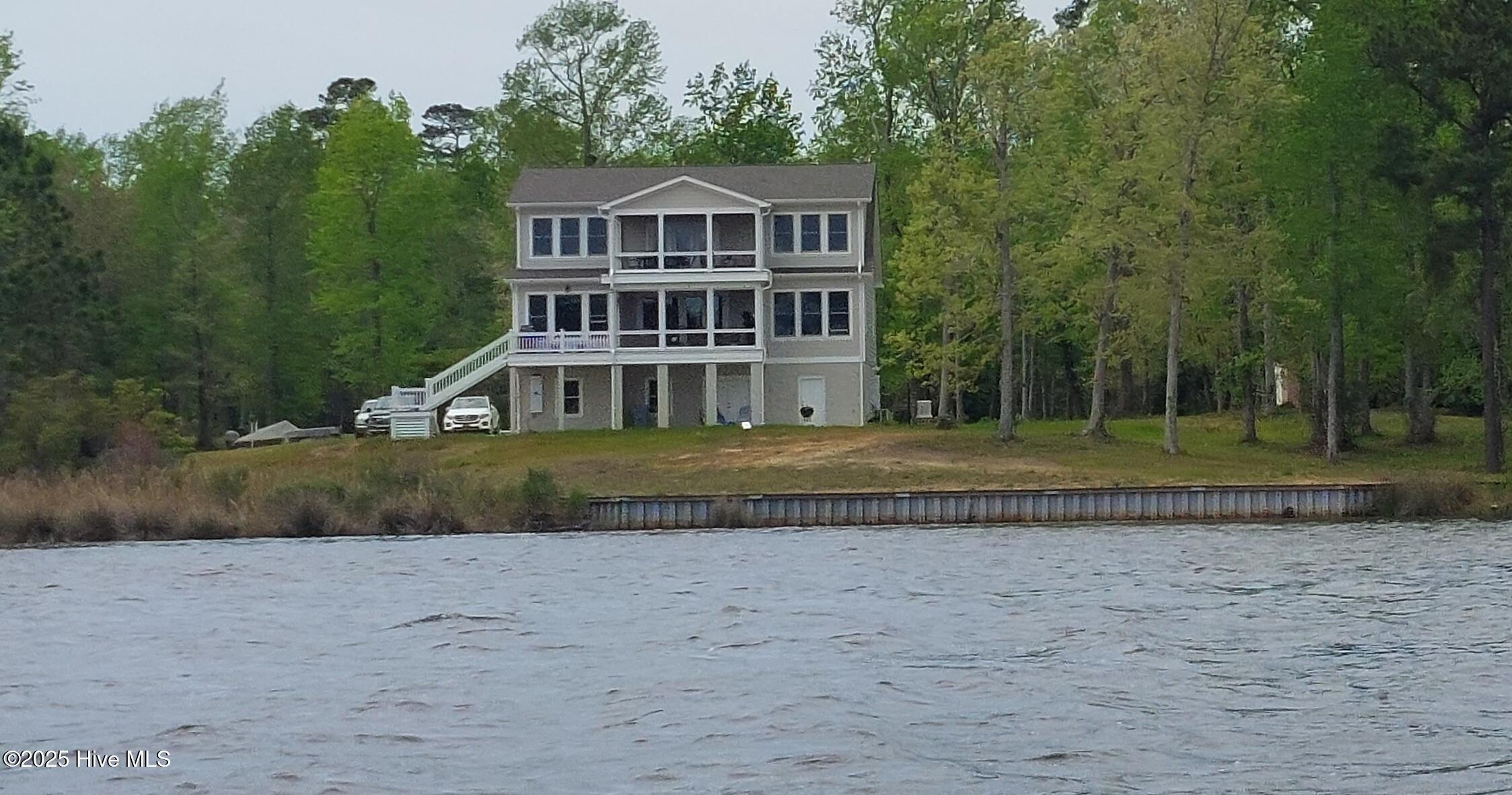 454 Baird Point Road Grantsboro, NC 28529 - Photo 8 of 31 Upscale Neighboring Home on Lot#3