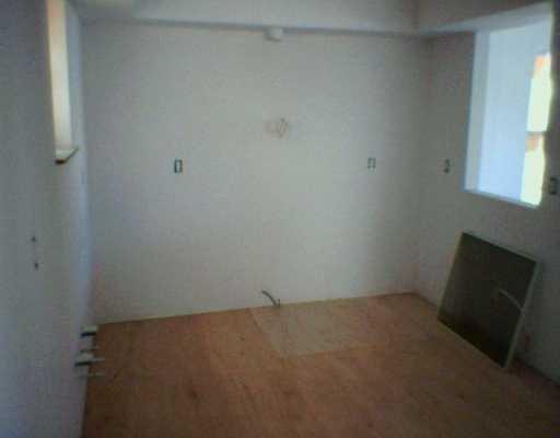 128 Pleasant Ridge Road, Unit A8 McKees Rocks, PA 15136 - Photo 5 of 7 Kitchen.