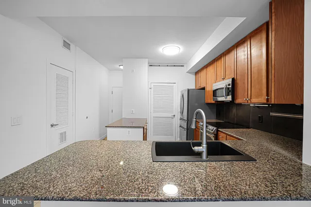 $465,000 | 400 Massachusetts Avenue Northwest, Unit 405, Washington, DC 20001