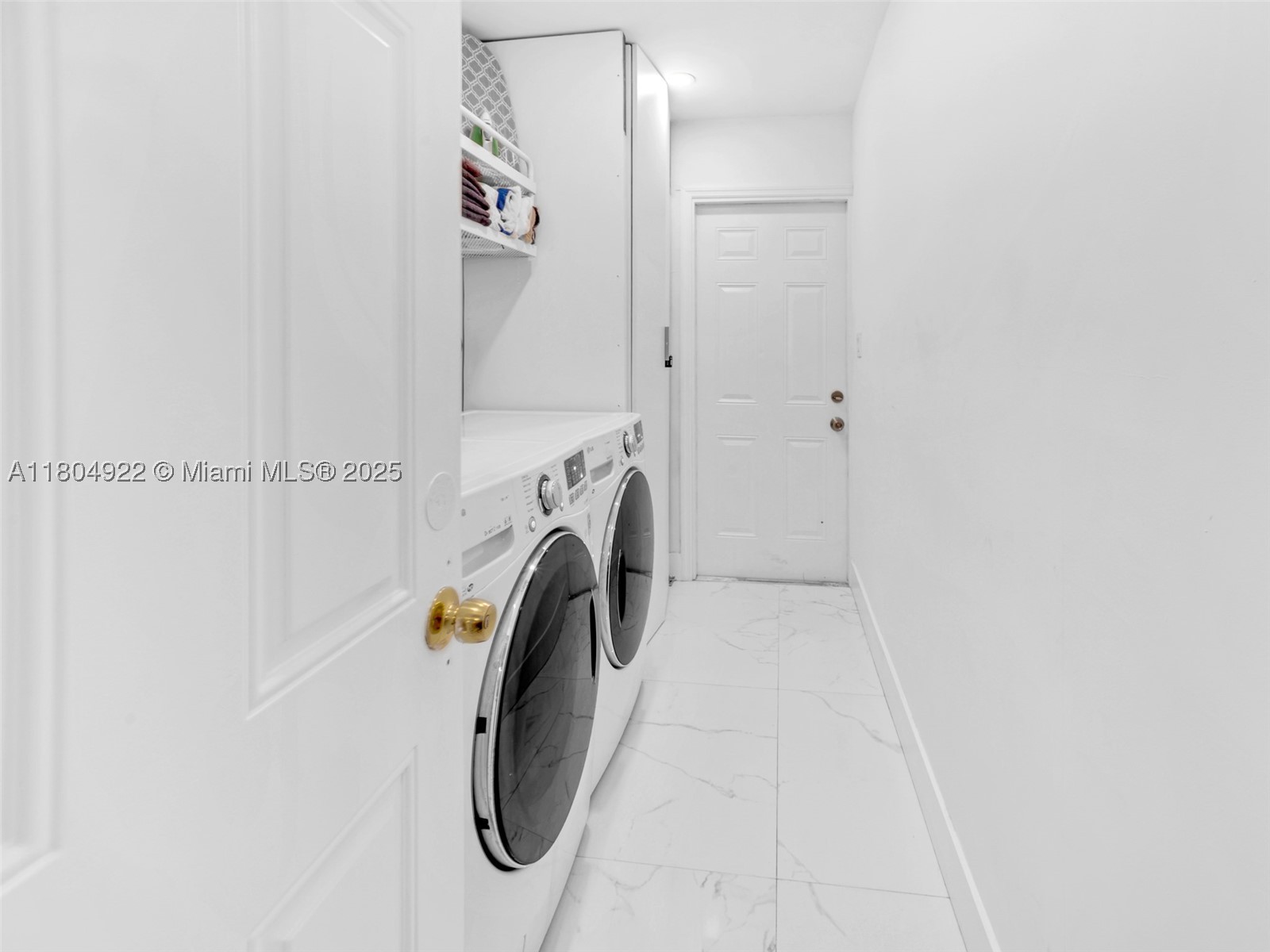 421 West Pembroke Road Hallandale, FL 33009 - Photo 12 of 24 Gallery Image 12