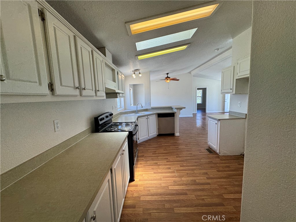 41251 Rope Road Hemet, CA 92544 - Photo 11 of 32 Kitchen View