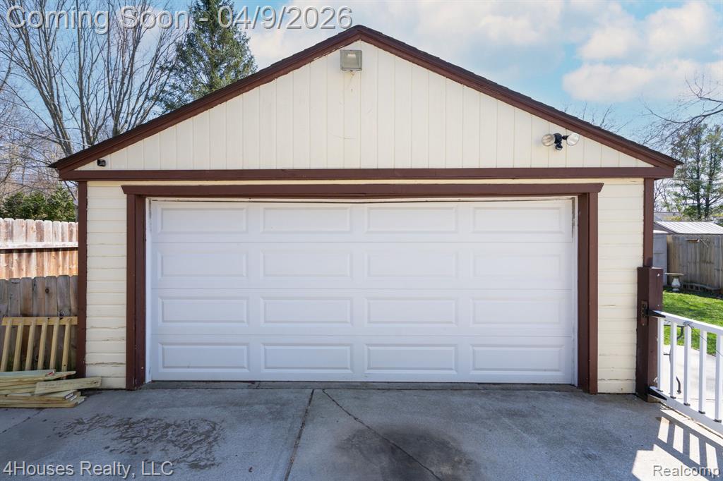516 East Glass Road Ortonville, MI 48462 - Photo 5 of 27 Gallery Image 5
