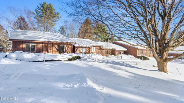 $277,500 | 36 Churchill Crest, Unit 36, Pittsfield, MA 01201