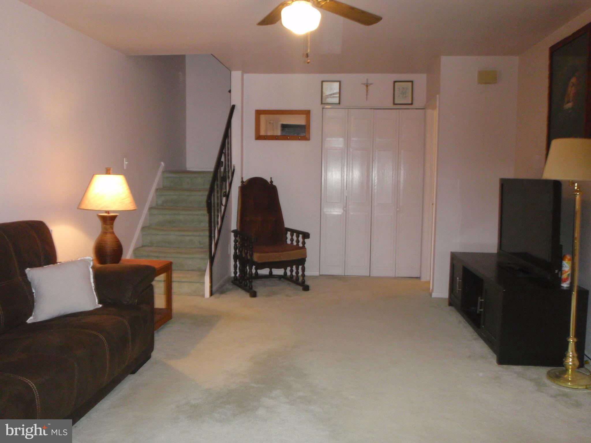 7015 Ridge Avenue, Unit 15 Philadelphia, PA 19128 - Photo 5 of 28 Spacious living room w/ceiling fan