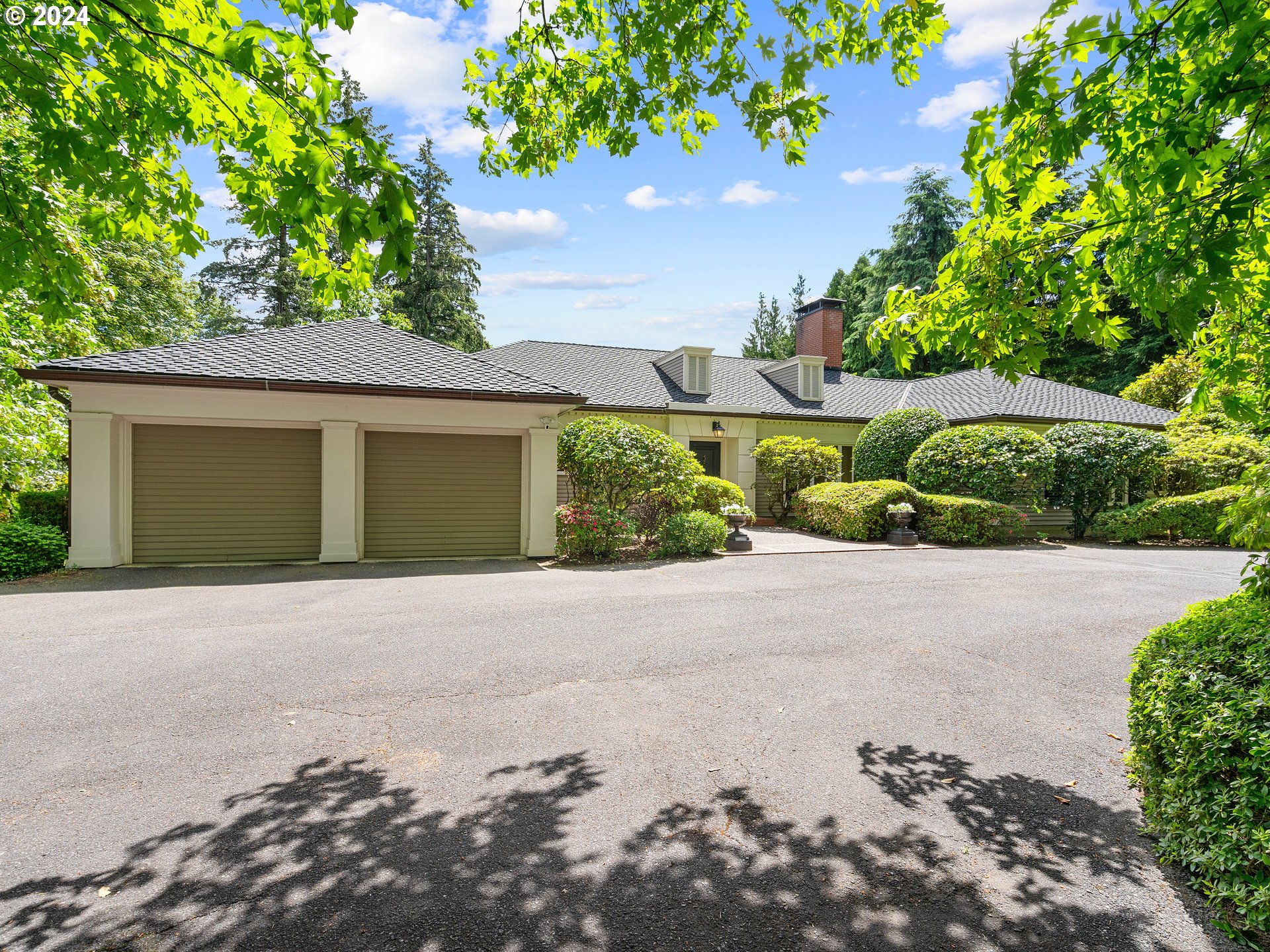 1386 South Military Road Portland, OR 97219 - Photo 1 of 48 Gallery Image 1