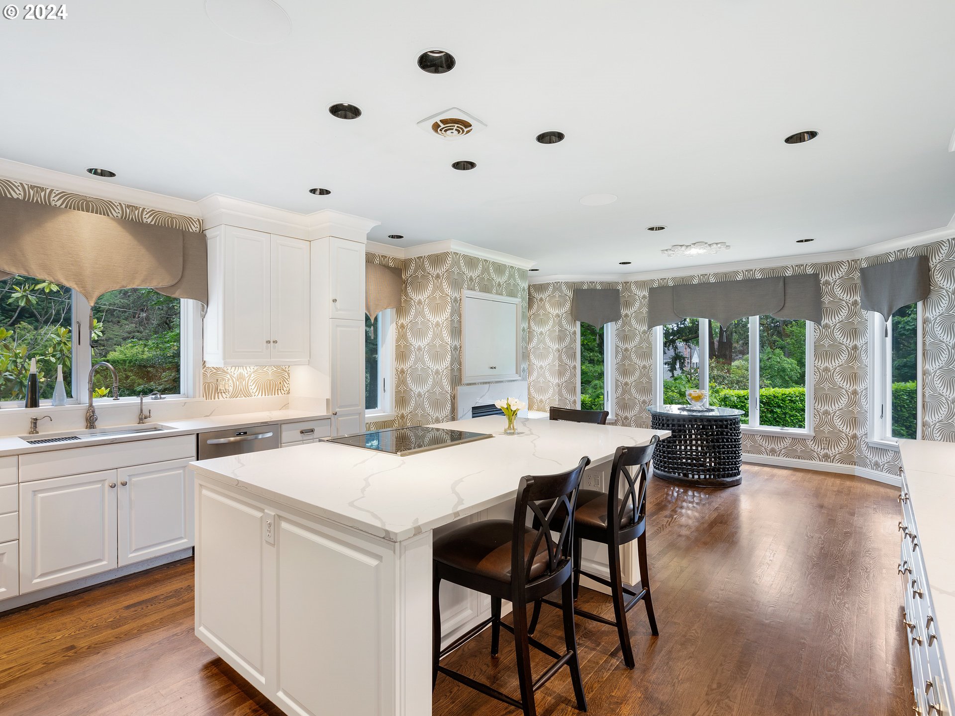 1386 South Military Road Portland, OR 97219 - Photo 8 of 48 Gallery Image 8